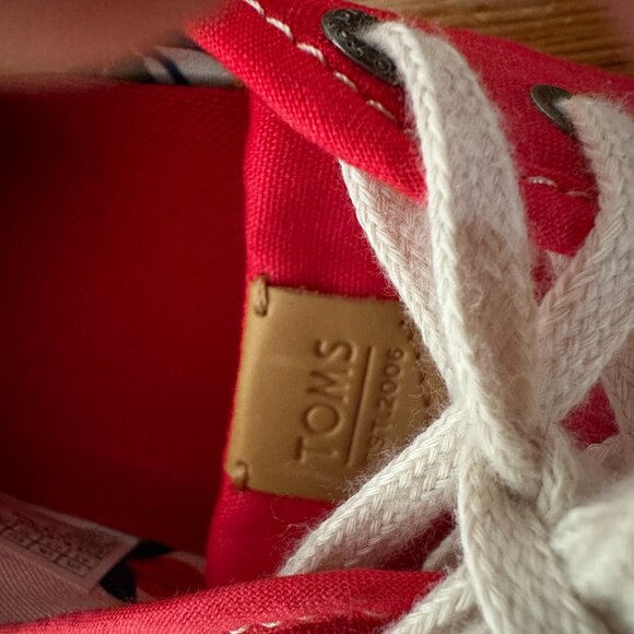 NWOT Women's Size 8.5 Toms Travel Lite Red Shoes - Picture 8 of 12